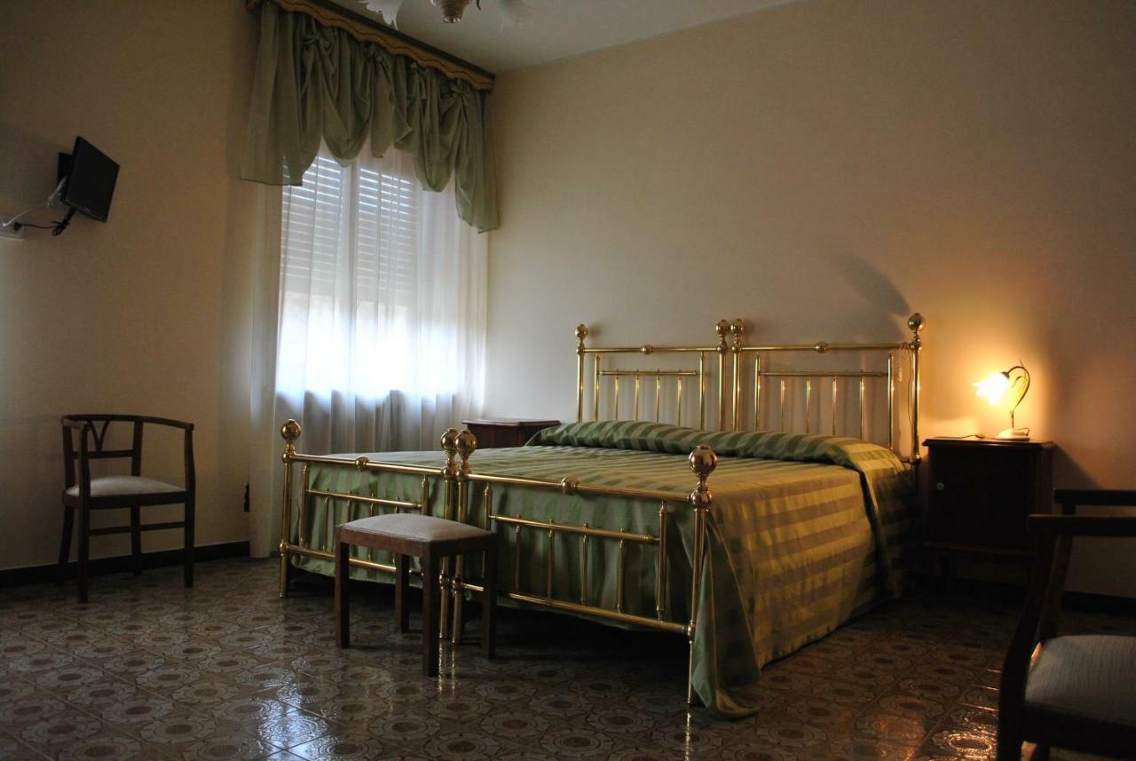 B&B Le Coccinelle Torre Bormida Bagian luar foto