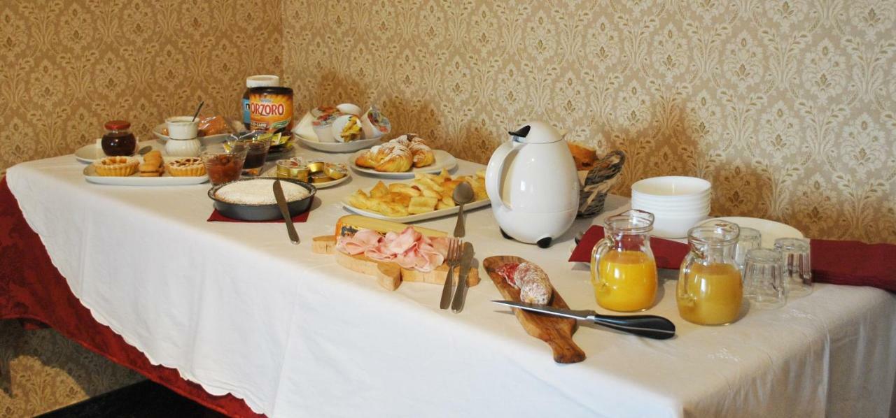 B&B Le Coccinelle Torre Bormida Bagian luar foto