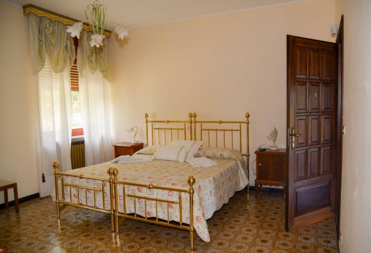 B&B Le Coccinelle Torre Bormida Bagian luar foto